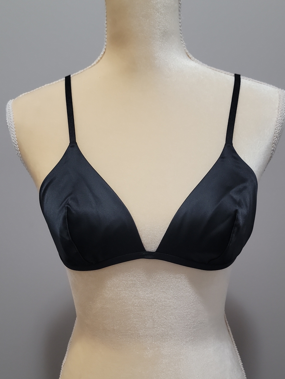 NWT Victoria's Secret Black Satin Triangle Bralette Size M Vintage 2015 VS Bra